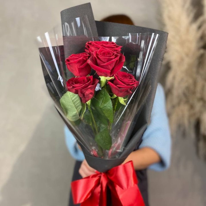 5 роз ред наоми в Перми