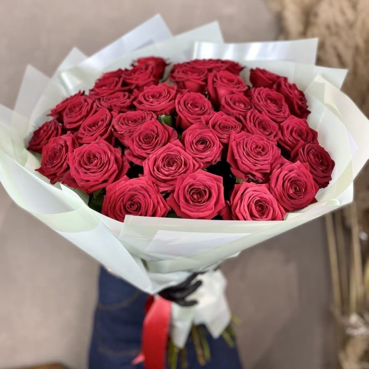 37 красных роз в Перми