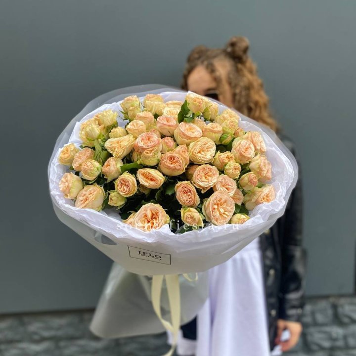 15 пионовидных роз в Перми