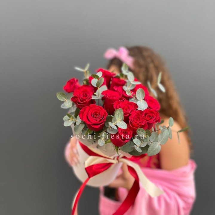 15 Красных роз в боксе №2 в Перми