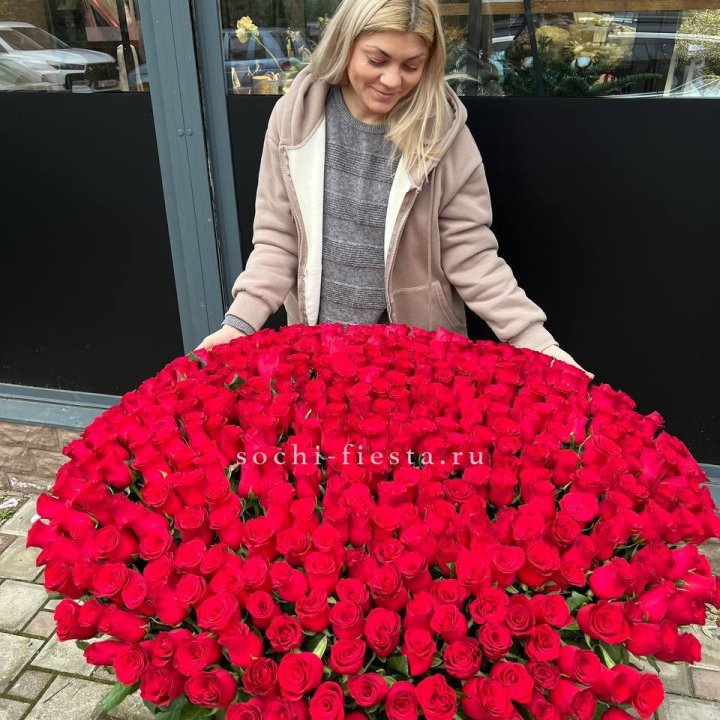 501 красная роза в корзине в Перми