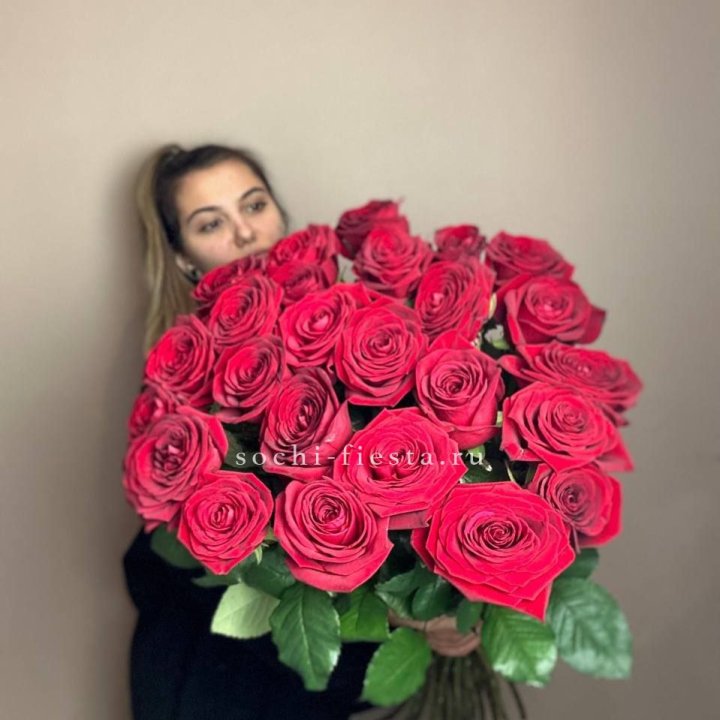 25 высоких роз в Перми
