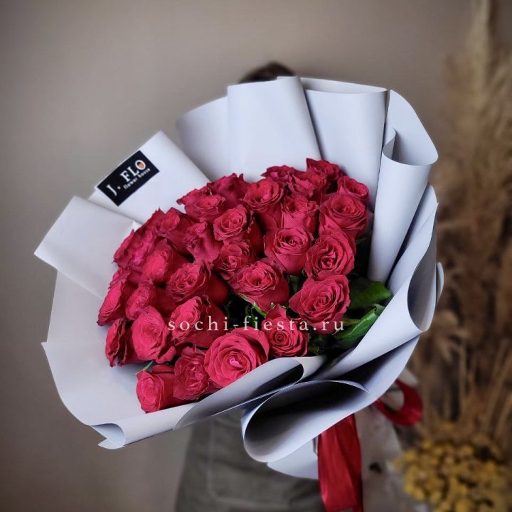 Красные розы 33 шт в Перми