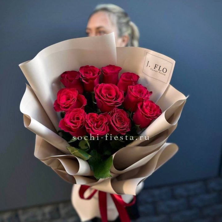 Букет красных роз "Наоми" в Перми