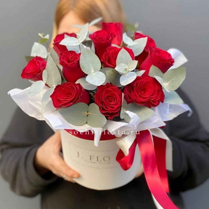 11 роз в шляпной коробке в Перми