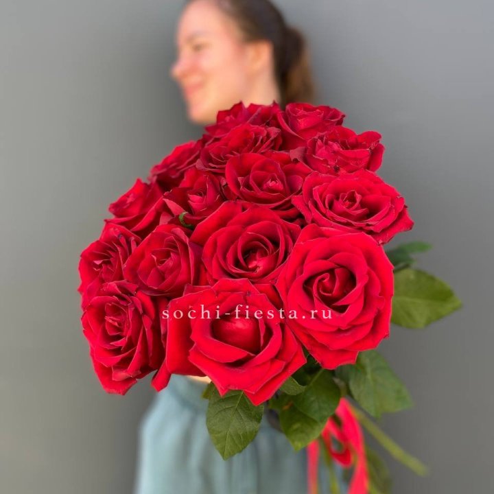 15 красных роз под ленту в Перми