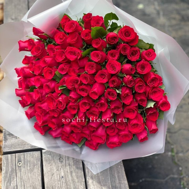 101 красная роза Лолита в Перми