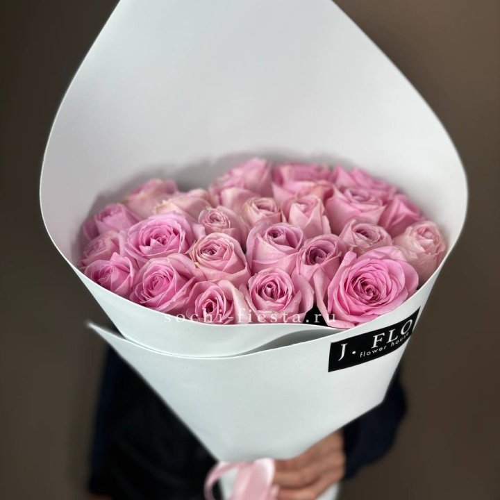 25 розовых роз в Перми