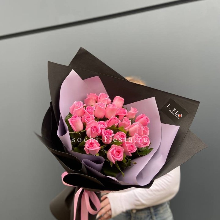 19 розовых роз  в Перми