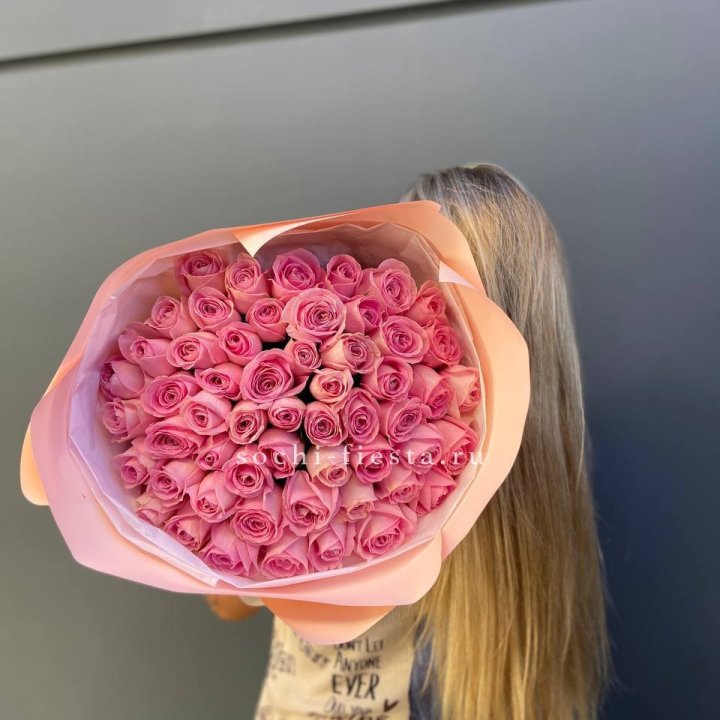 55 розовых роз в Перми