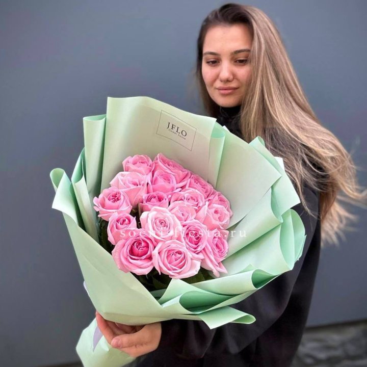 17 розовых роз в Перми