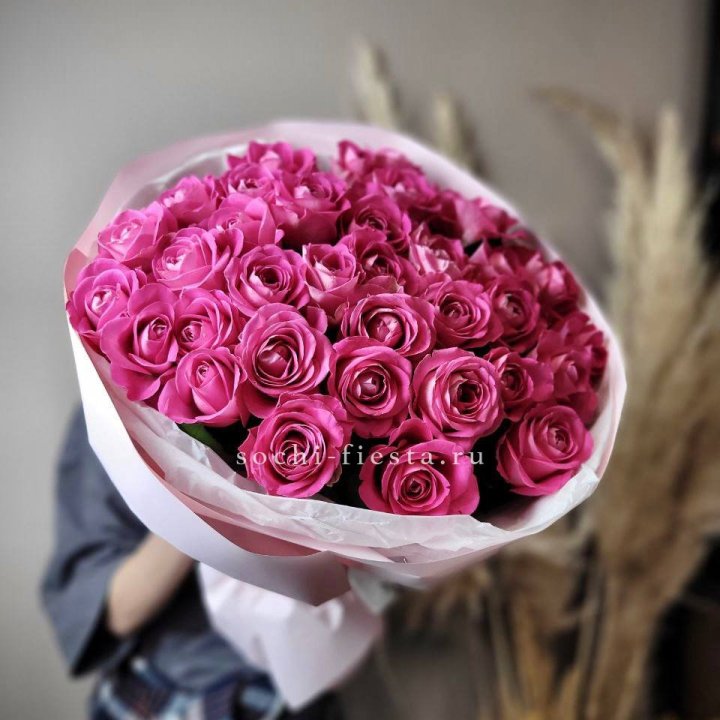 35 розовых роз  в Перми