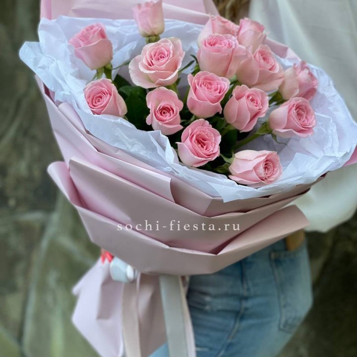Розовые розы в авторском оформлении в Перми