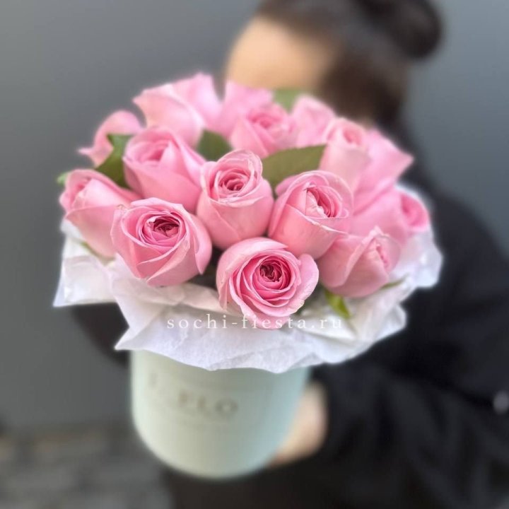 17 розовых роз в цилиндре в Перми