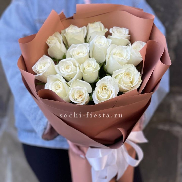15 белых роз сиена в Перми