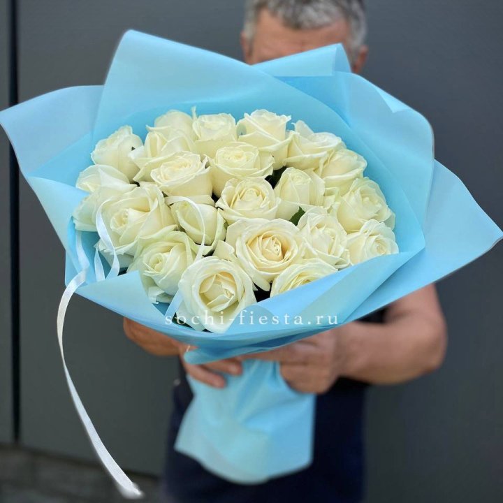 21 белая роза в Перми