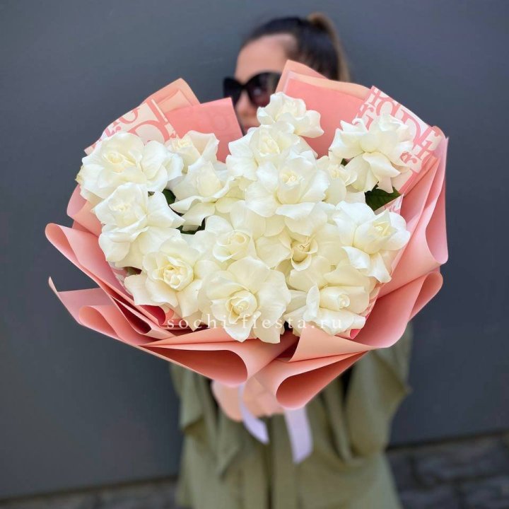 Белые розы "Аморе" в Перми