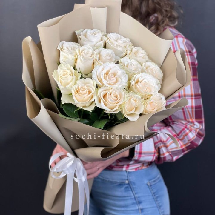 15 белых роз кофе в Перми