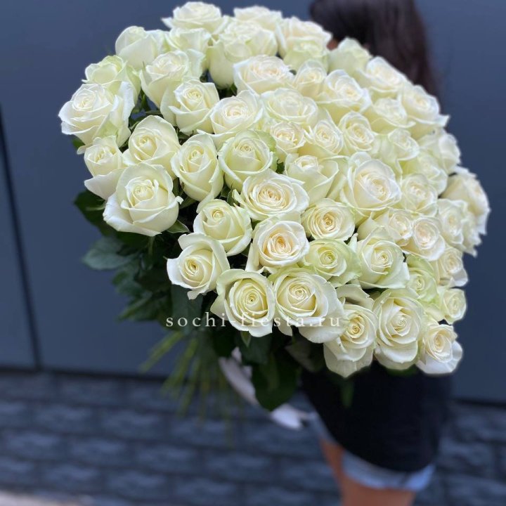 51 белоснежная высокая роза в Перми