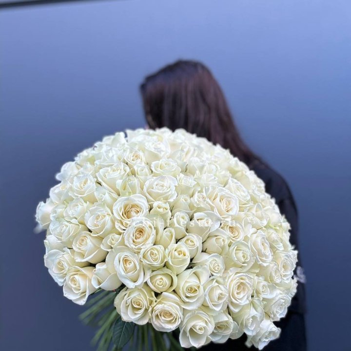 Охапка из 101 белой розы  в Перми
