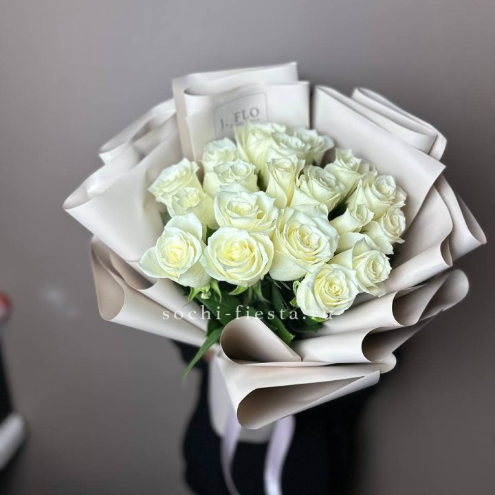 19 белых роз  в Перми