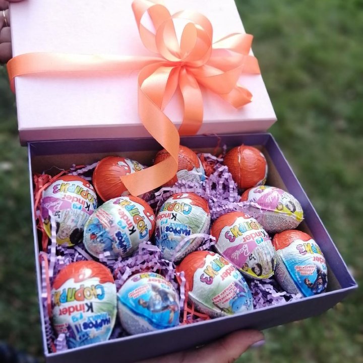 Коробка с киндерами в Перми