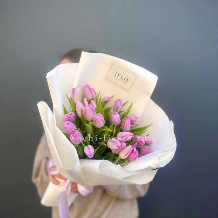 25 сиреневых тюльпанов в Перми