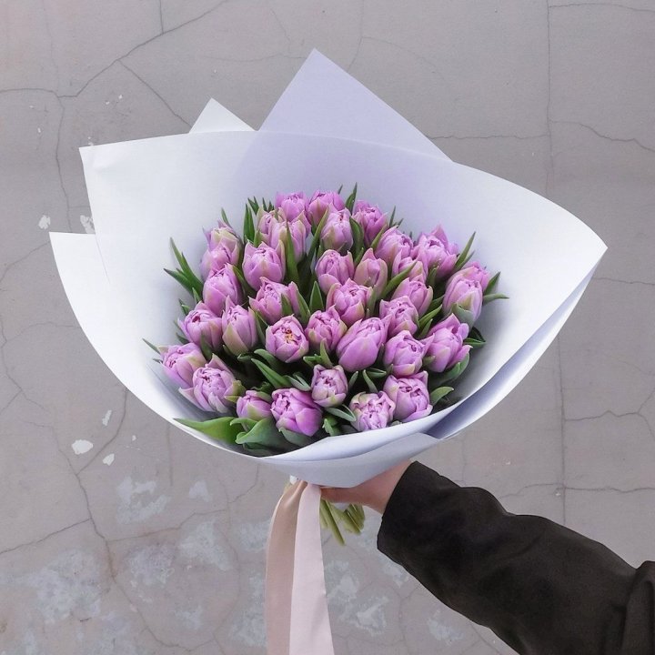 35 сиреневых тюльпанов в Перми