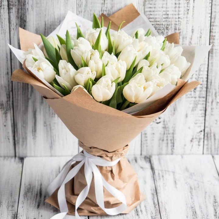 25 белых тюльпанов в Перми