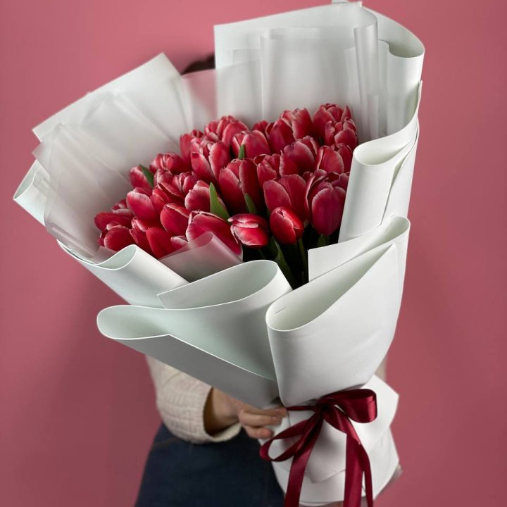 Букет красных тюльпанов в Перми