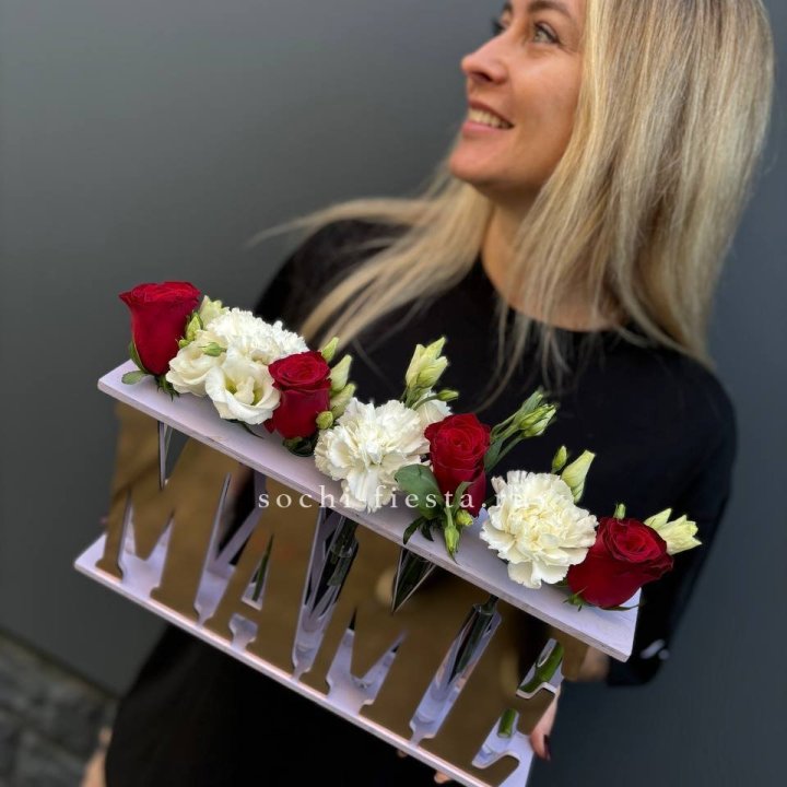 Бокс МАМЕ с цветами в Перми